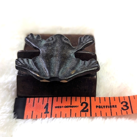 Vintage Bronze Frog Accent Business Card Holder - Picture 11 of 11